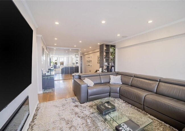 Building Photo - 1625 Emmons Ave