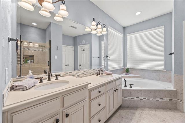 Building Photo - 425 Chippendale Dr