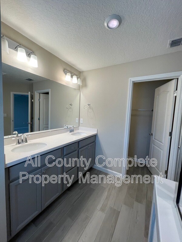 Building Photo - 12804 Josslyn Ln