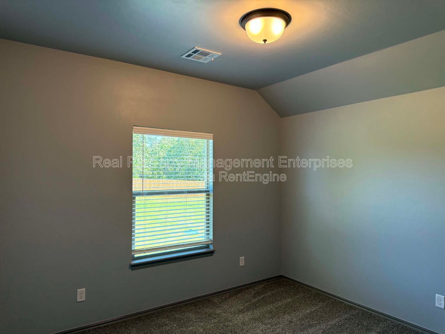 Building Photo - 29168 Osage Hls Dr