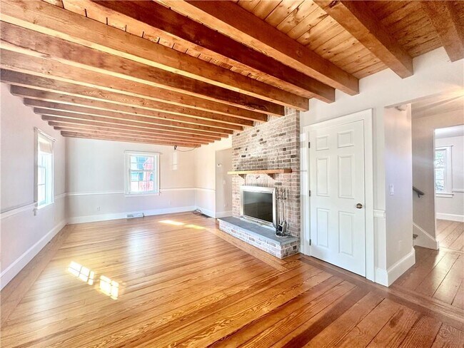 Building Photo - 12 Johnson Ct