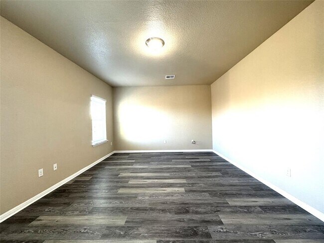 Building Photo - 1429 Maier Dr