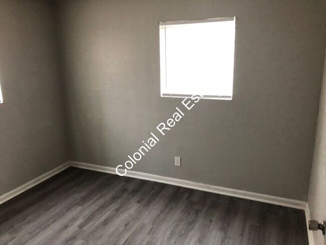 Building Photo - Very nice 2 bedroom 1 bathroom apartment n...