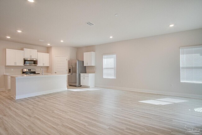 Building Photo - 8422 Riverstone Dr