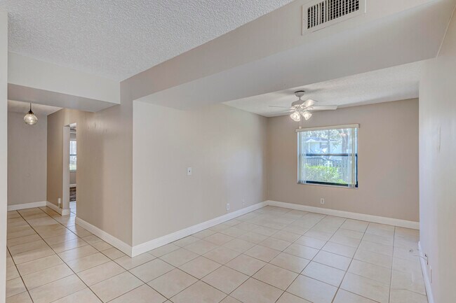 Building Photo - 601 Sabal Ridge Cir