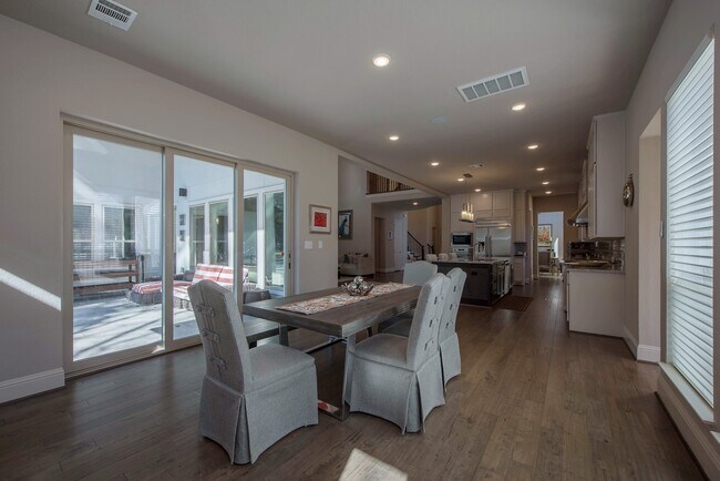 Building Photo - 7 Yellowstar Ct