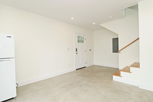 Building Photo - Light-Filled Downtown Studio Near UVA Medical Center