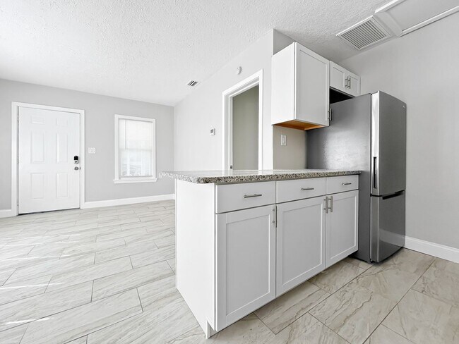 Building Photo - 56 44th Ave