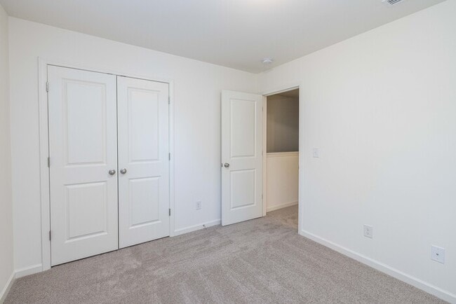 Building Photo - 2 Bedroom Townhome Main Street Pineville - MOVE IN SPECIAL 1 MONTH FREE
