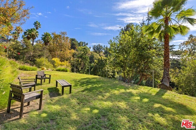 Building Photo - 5721 Valley Oak Dr