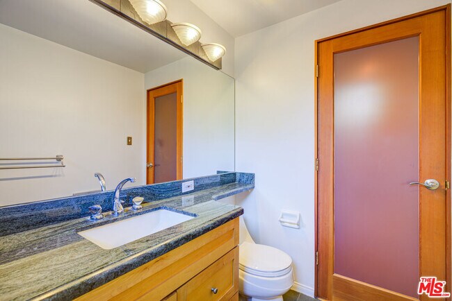 Building Photo - 15511 Woodcrest Dr