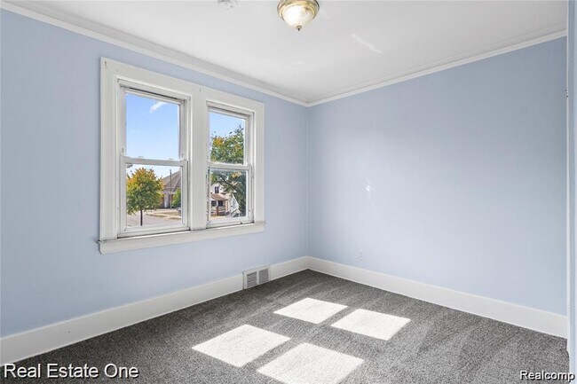 Building Photo - 5444 Kenilworth St