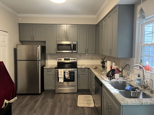 Building Photo - Beautifully updated townhome in Smithy Glen, Coventry!