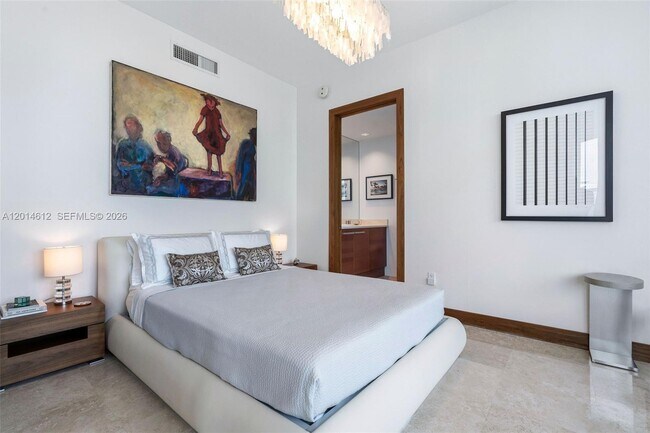 Building Photo - 5959 Collins Ave