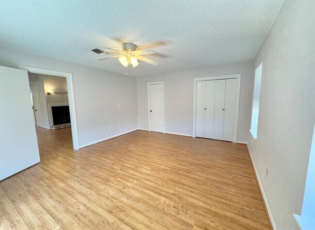 Building Photo - 233 FM 696