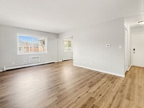 Building Photo - 533 W 20th St