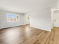 Building Photo - 533 W 20th St