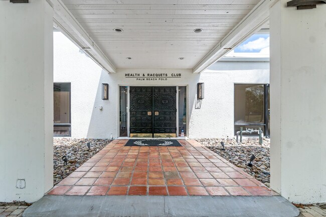 Building Photo - 11355 Pond View Dr