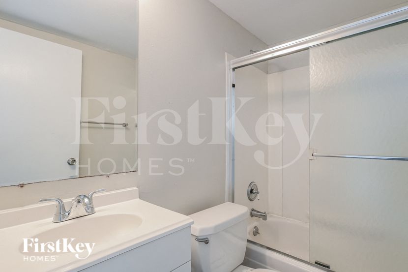 Building Photo - 455 Down Hill Dr