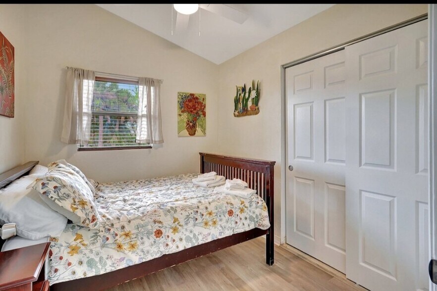 Building Photo - 16360 N Oleander Dr