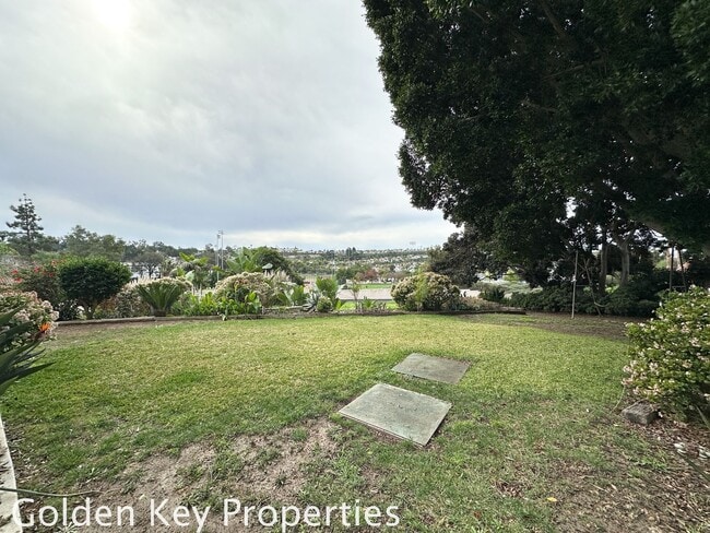 Building Photo - Beautiful home on a private, quiet street in Vista!