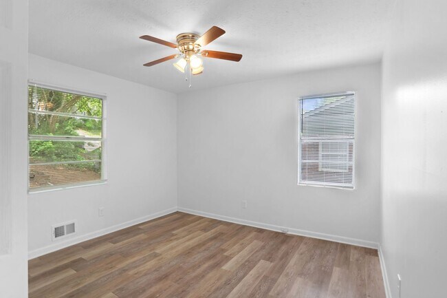 Building Photo - 2932 Harlan Dr
