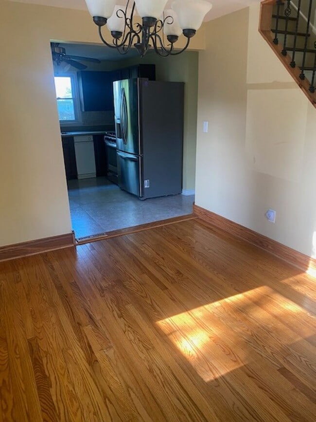 Building Photo - 124 Maxwell Ave