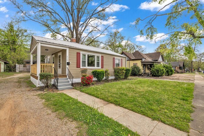 Building Photo - Adorable bungalow