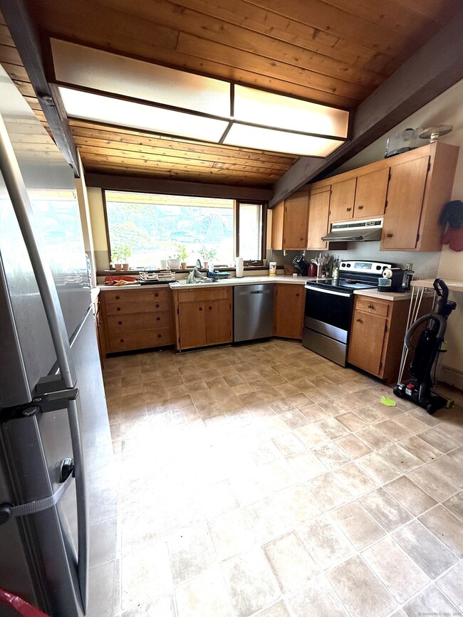Building Photo - 117 Phoenix Dr