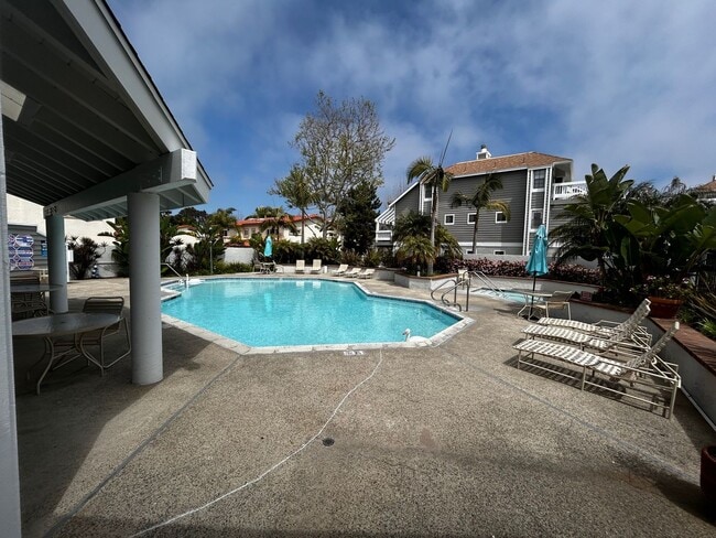 Building Photo - Welcome to Coastal Living at Its Finest!