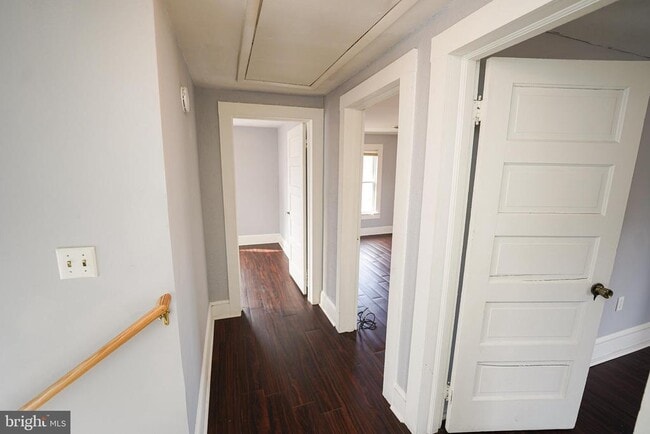 Building Photo - 605 Oak Hill Ave