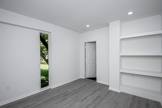 Building Photo - 119 Poinsetta Dr