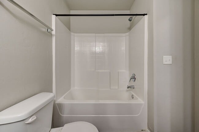 Building Photo - Gorgeous 3 Bed 2 Bath in Moore/SE OKC