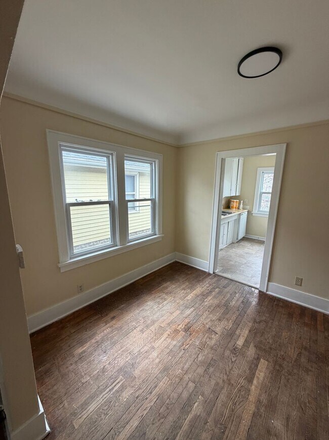 Building Photo - 2 Bed / 1 Bath House for Rent — Lansing, MI