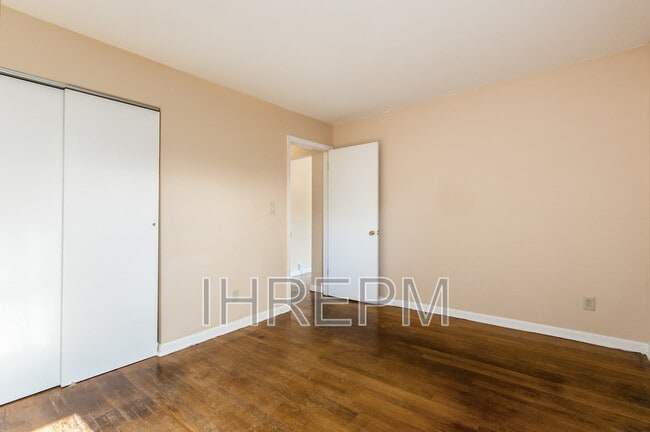 Building Photo - 2063 Belcher Dr