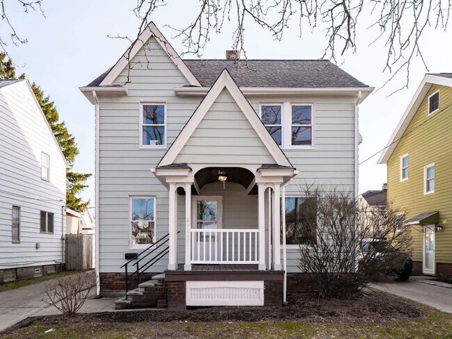 Building Photo - 2001 Tampa Ave