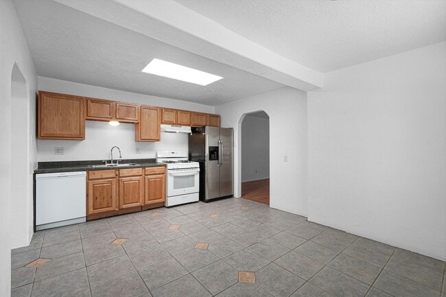 Building Photo - 7443 Prospect Ave NE