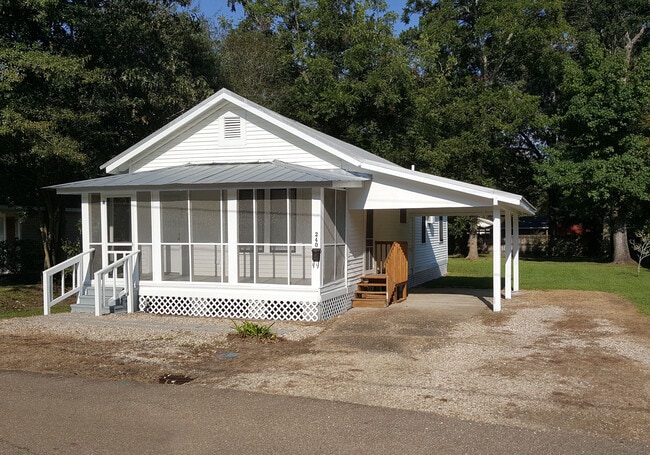 Building Photo - 240 Beauregard St