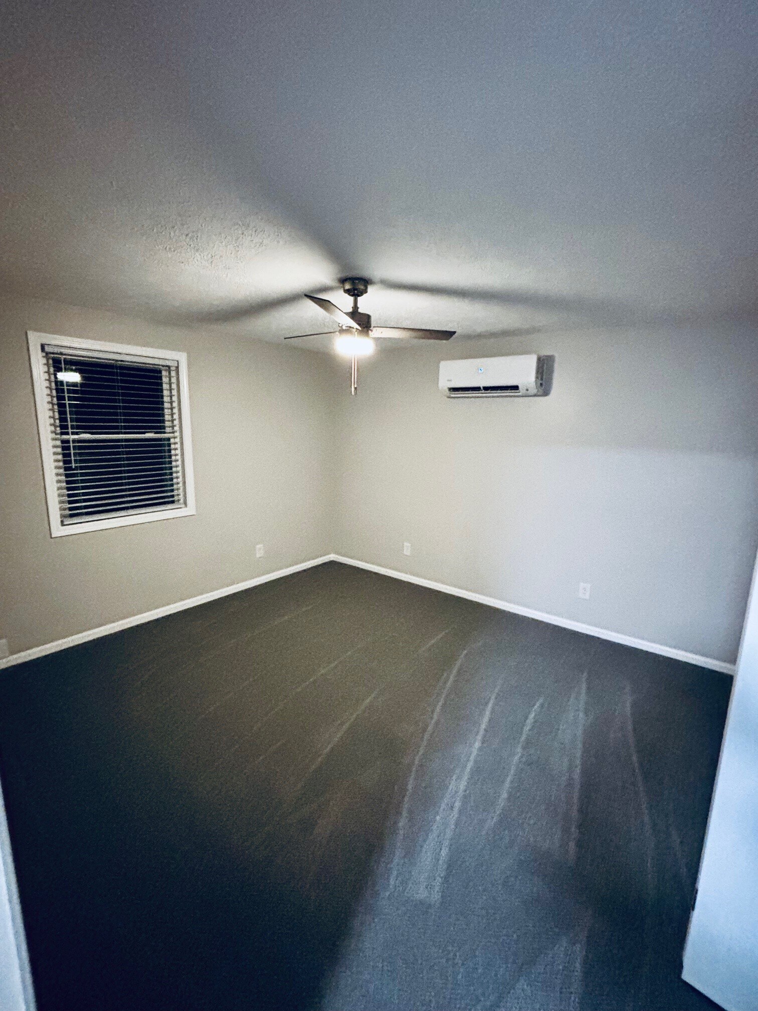 Building Photo - 981 Yale Ave