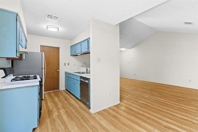 Building Photo - 2409 Berkett Dr