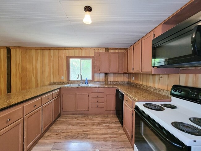 Building Photo - 20272 Forest Woods Ln