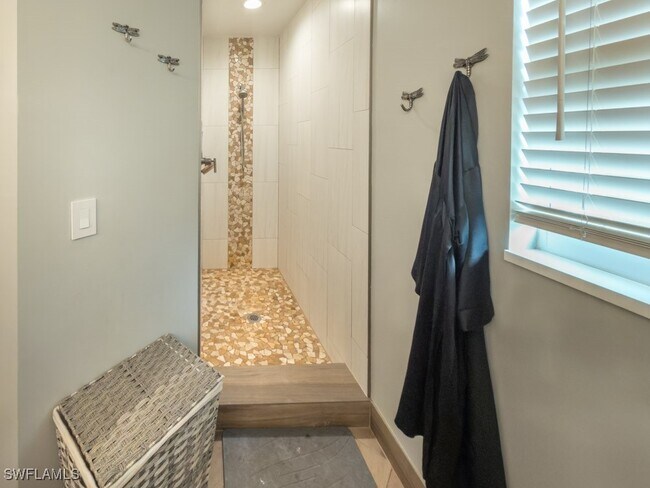 Building Photo - 8382 Butternut Rd