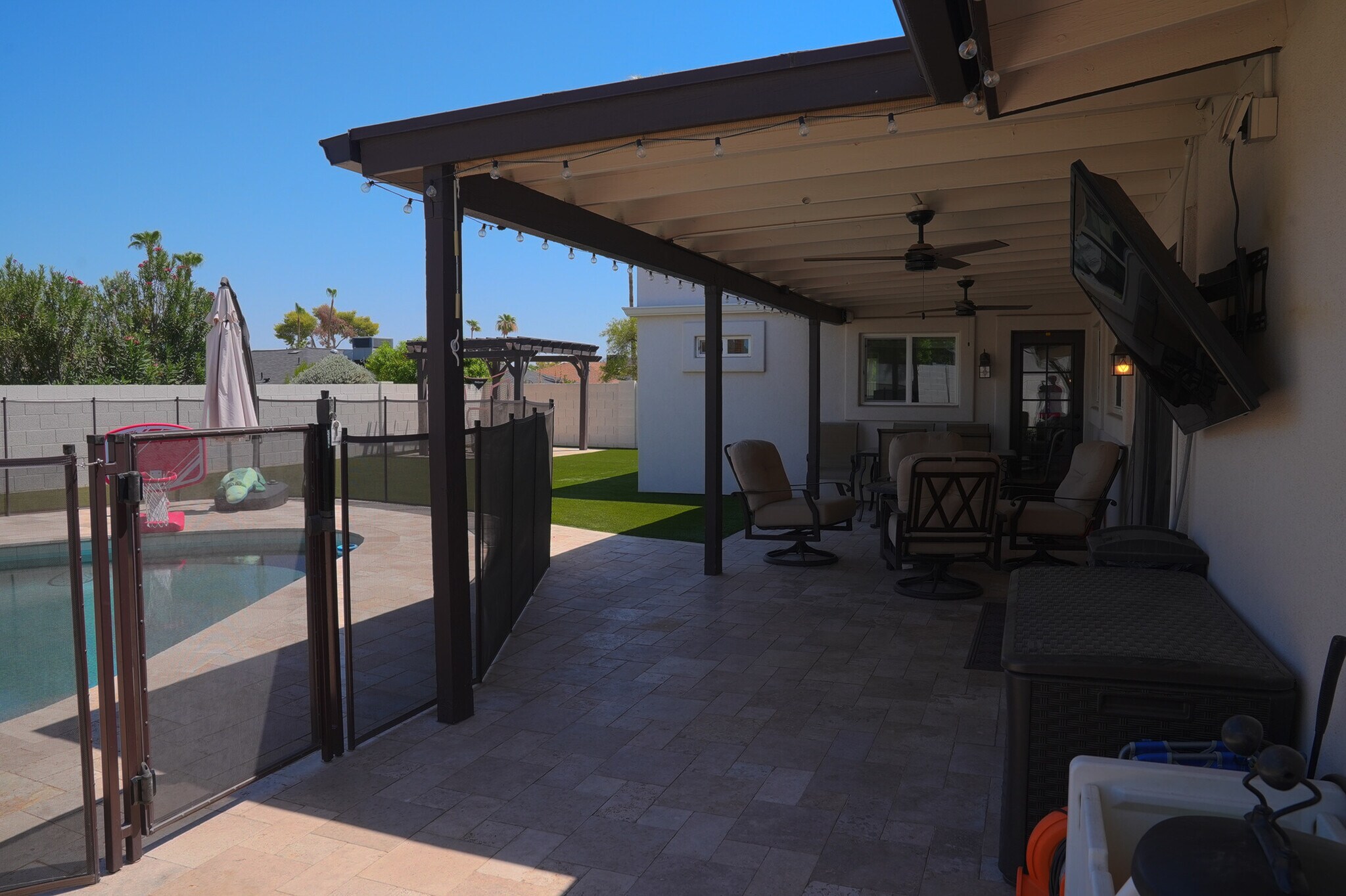 Building Photo - 2526 E Mercer Ln