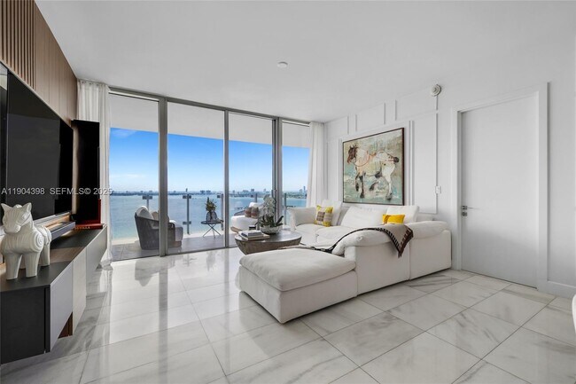 Building Photo - 700 NE 26th Terrace