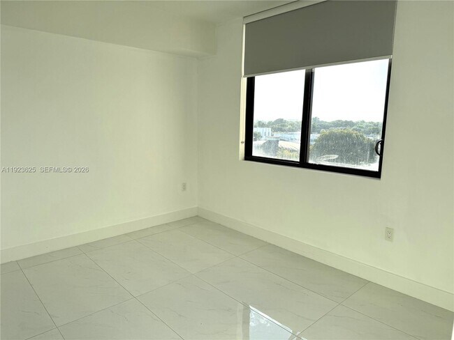 Building Photo - 301 Altara Ave