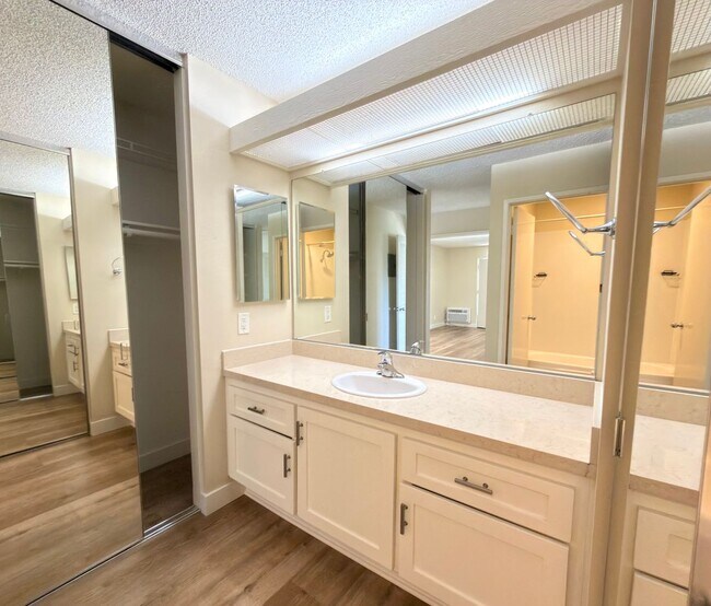 Building Photo - IRVINE 1 BED, 1 BATH CONDO- $2,375 ("THE SPRINGS" COMMUNITY)