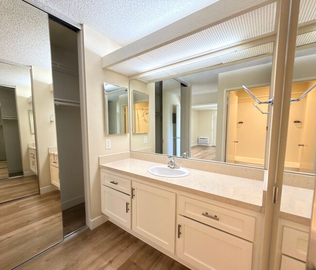 Building Photo - IRVINE 1 BED, 1 BATH CONDO- $2,475 ("THE SPRINGS" COMMUNITY)