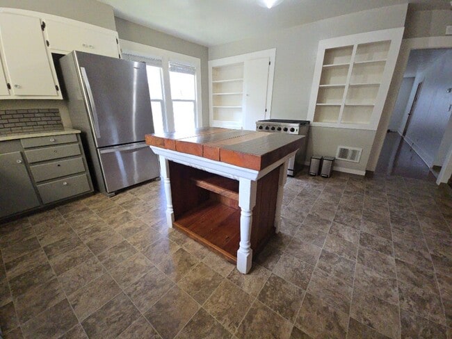 Building Photo - Beautifully remodeled 2BD/1BA Scotia home