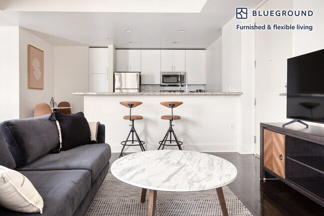 Building Photo - 612 Flower St