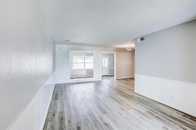 Building Photo - 4137 Woodfin St